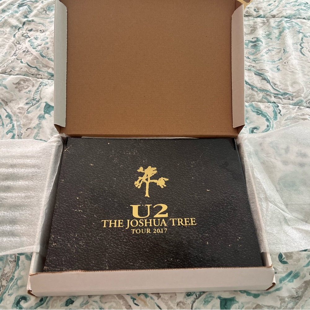 U2 2017 Joshua Tree Tour Rose Bowl Pasadena Commemorative Box Swag